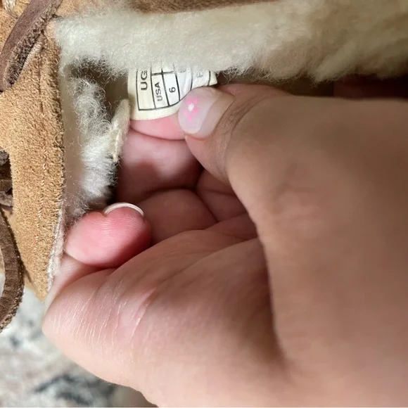 UGG Dakota Leather Moccasin Slippers in Chestnut Women’s Size 6 GUC - Picture 4 of 11